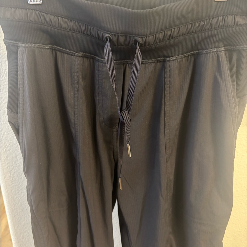 lululemon dance studio Black Cropped Pants size 4